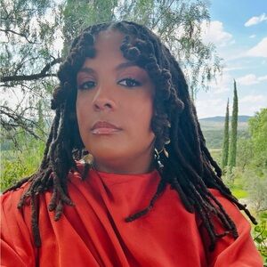 Meet your Posher, Chaia